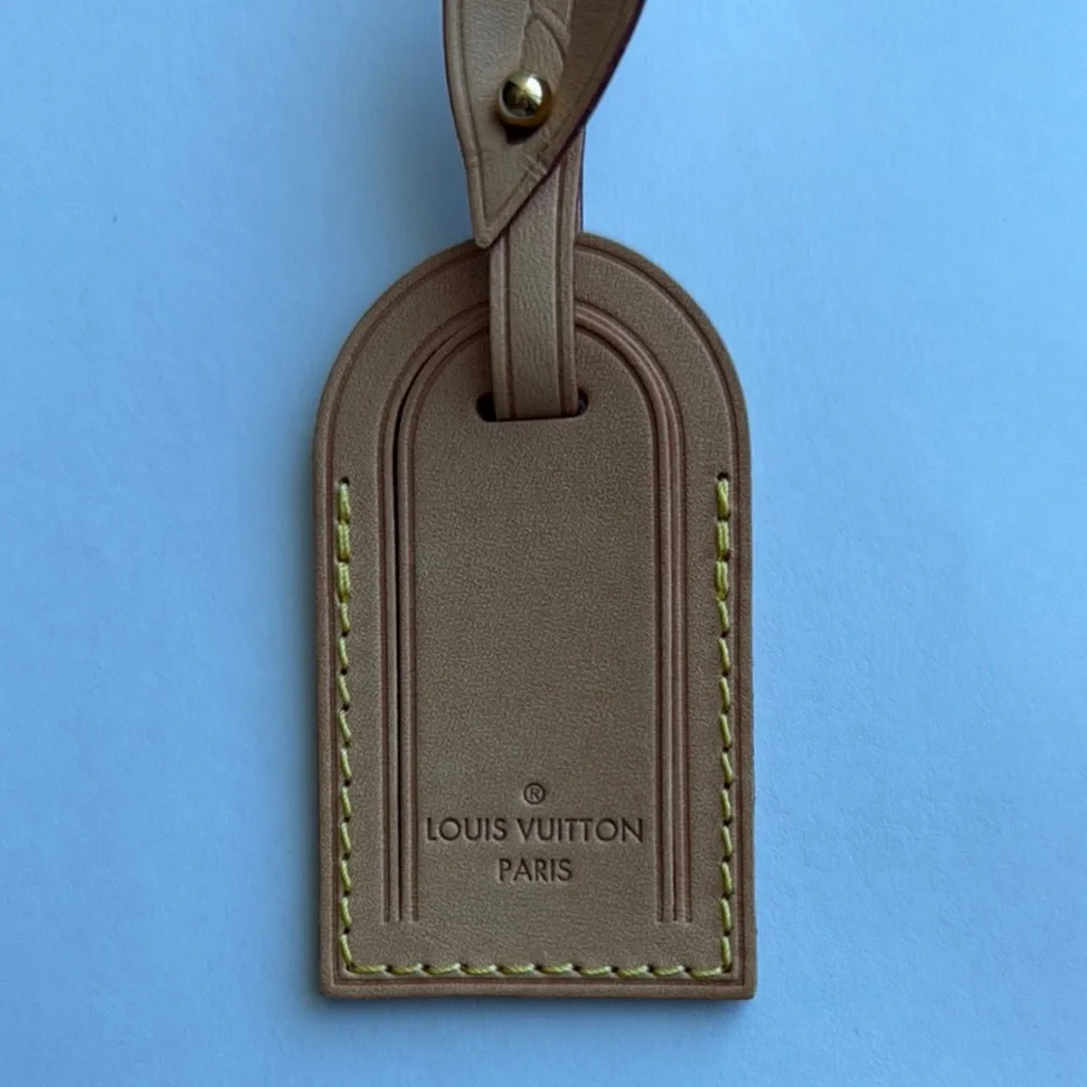 Louis Vuitton Tag - Picture 2 of 3